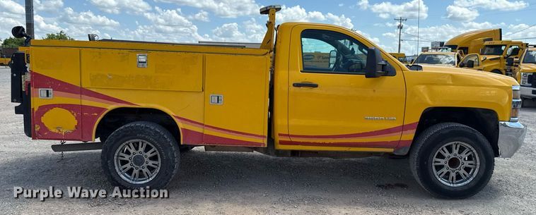 image for item EJ4804 2016 Chevrolet Silverado 3500HD utility bed pickup truck