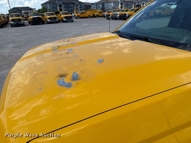 image for item EJ4804 2016 Chevrolet Silverado 3500HD utility bed pickup truck