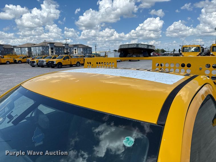 image for item EJ4804 2016 Chevrolet Silverado 3500HD utility bed pickup truck