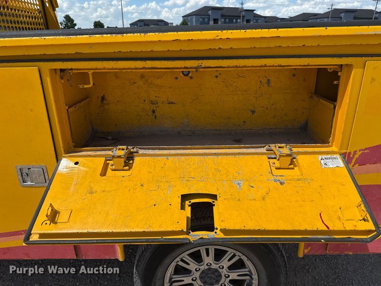 image for item EJ4804 2016 Chevrolet Silverado 3500HD utility bed pickup truck