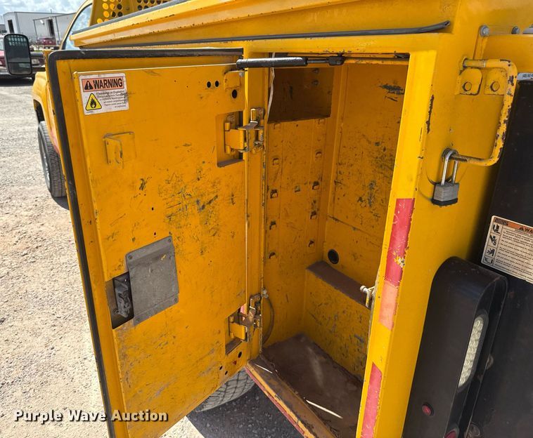 image for item EJ4804 2016 Chevrolet Silverado 3500HD utility bed pickup truck