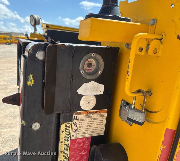 image for item EJ4804 2016 Chevrolet Silverado 3500HD utility bed pickup truck