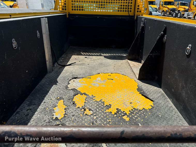 image for item EJ4804 2016 Chevrolet Silverado 3500HD utility bed pickup truck