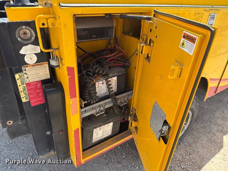 image for item EJ4804 2016 Chevrolet Silverado 3500HD utility bed pickup truck