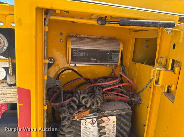 image for item EJ4804 2016 Chevrolet Silverado 3500HD utility bed pickup truck