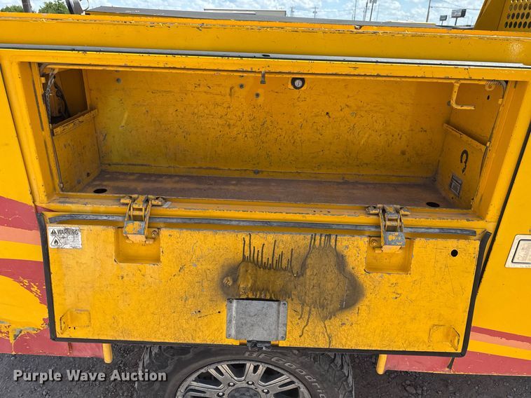 image for item EJ4804 2016 Chevrolet Silverado 3500HD utility bed pickup truck