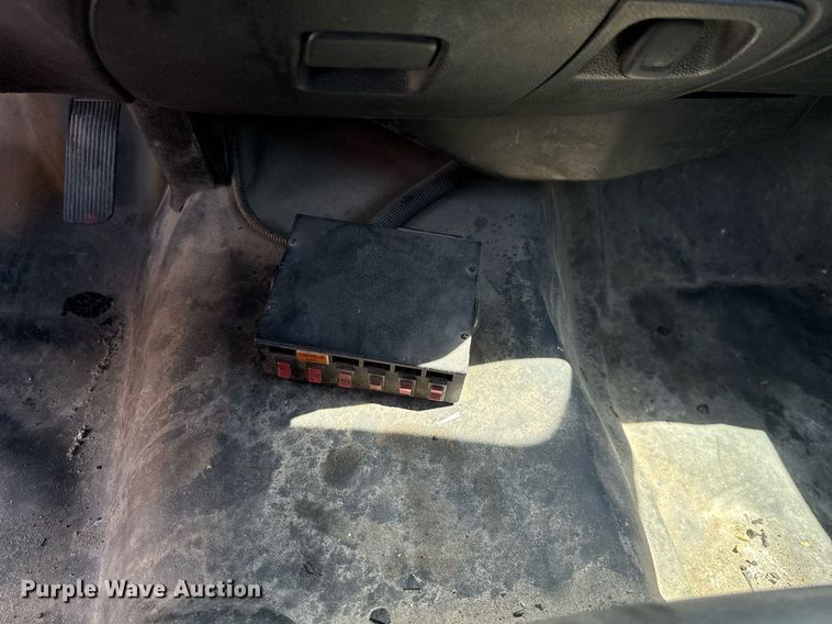 image for item EJ4804 2016 Chevrolet Silverado 3500HD utility bed pickup truck