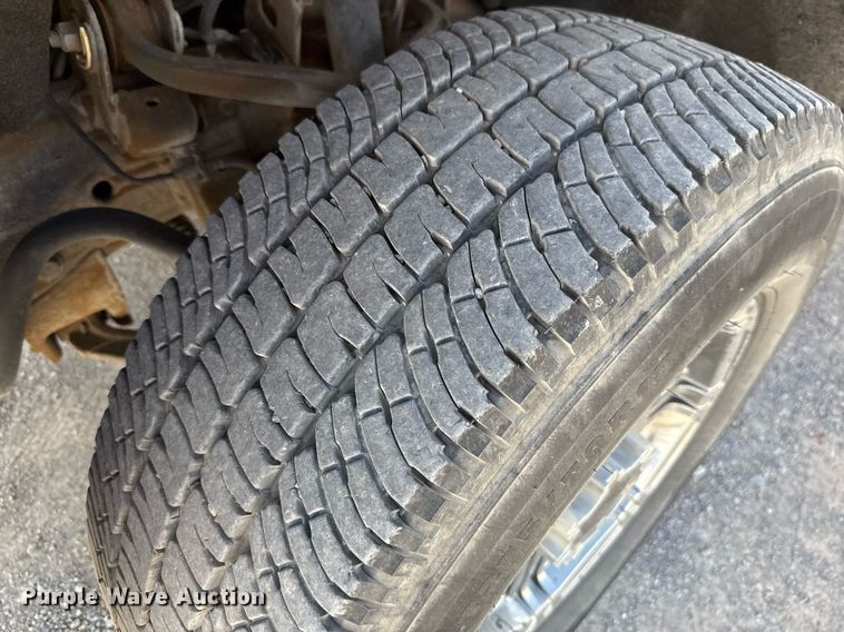 image for item EJ4804 2016 Chevrolet Silverado 3500HD utility bed pickup truck