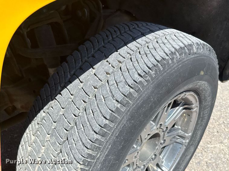 image for item EJ4804 2016 Chevrolet Silverado 3500HD utility bed pickup truck