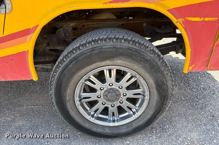 image for item EJ4804 2016 Chevrolet Silverado 3500HD utility bed pickup truck