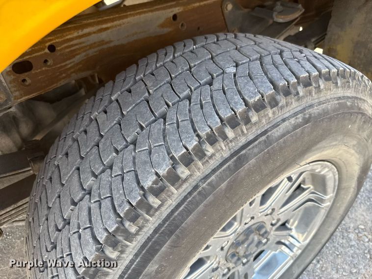 image for item EJ4804 2016 Chevrolet Silverado 3500HD utility bed pickup truck