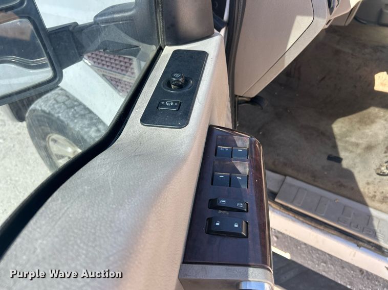 image for item EK8093 2008 Ford F250 Super Duty Lariat Crew Cab pickup truck