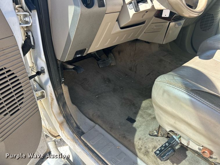 image for item EK8093 2008 Ford F250 Super Duty Lariat Crew Cab pickup truck