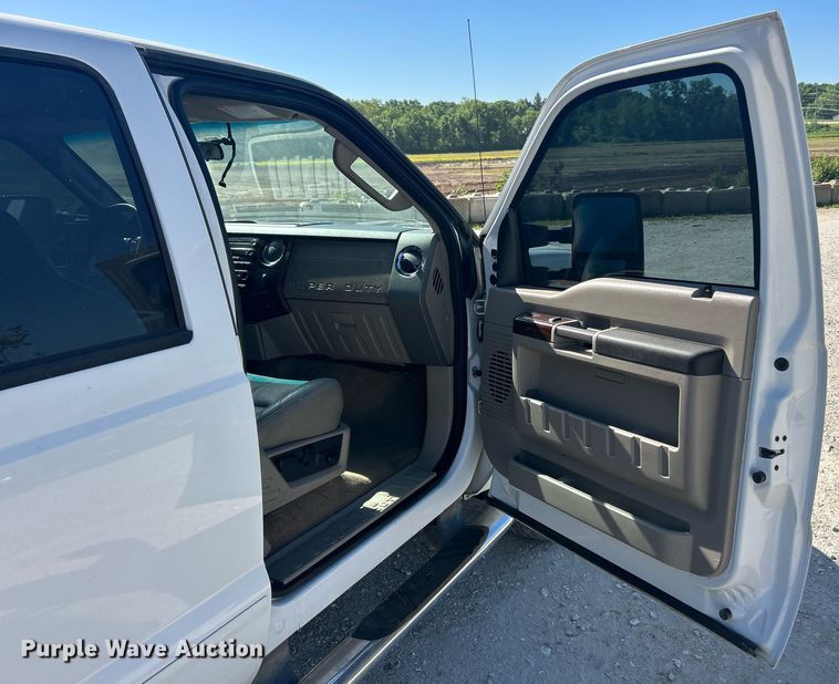 image for item EK8093 2008 Ford F250 Super Duty Lariat Crew Cab pickup truck