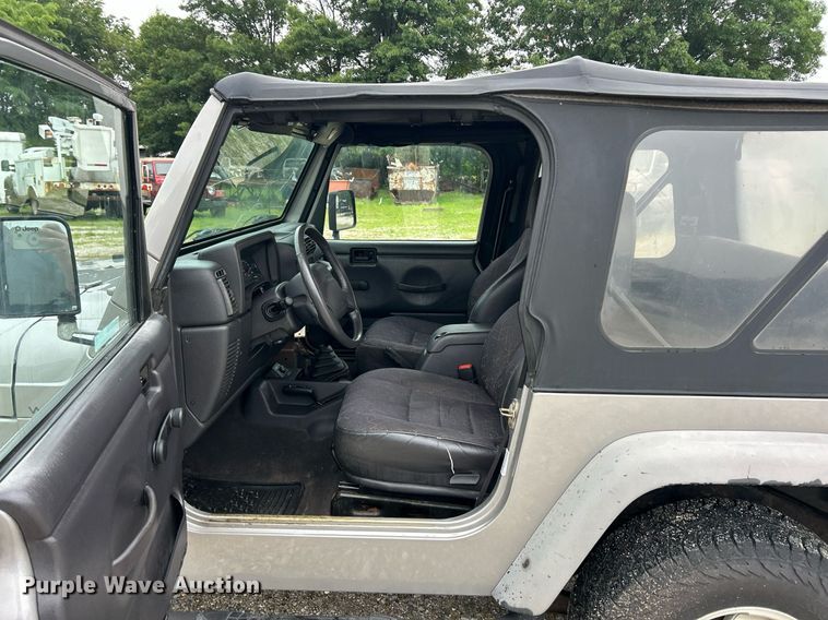 image for item EK8192 2002 Jeep Wrangler Sport SUV