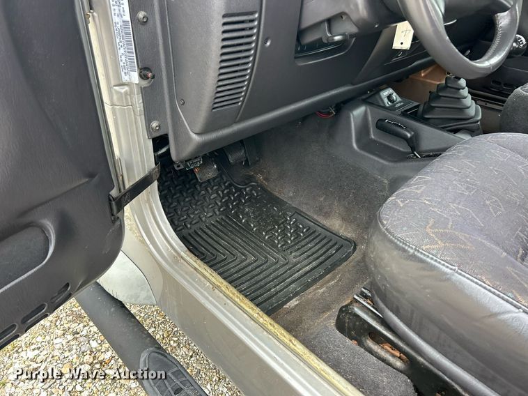 image for item EK8192 2002 Jeep Wrangler Sport SUV