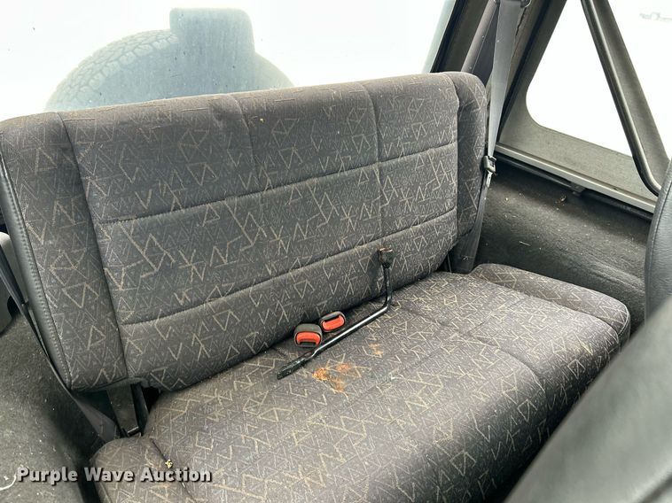 image for item EK8192 2002 Jeep Wrangler Sport SUV