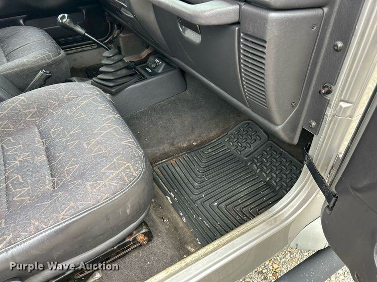 image for item EK8192 2002 Jeep Wrangler Sport SUV