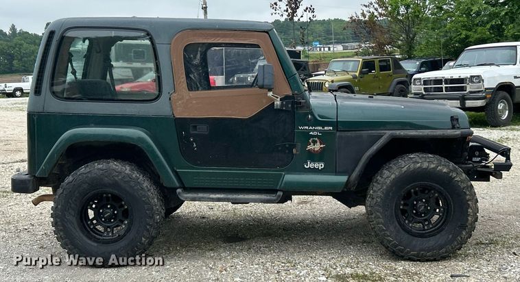 image for item EK8193 2000 Jeep Wrangler Sahara SUV