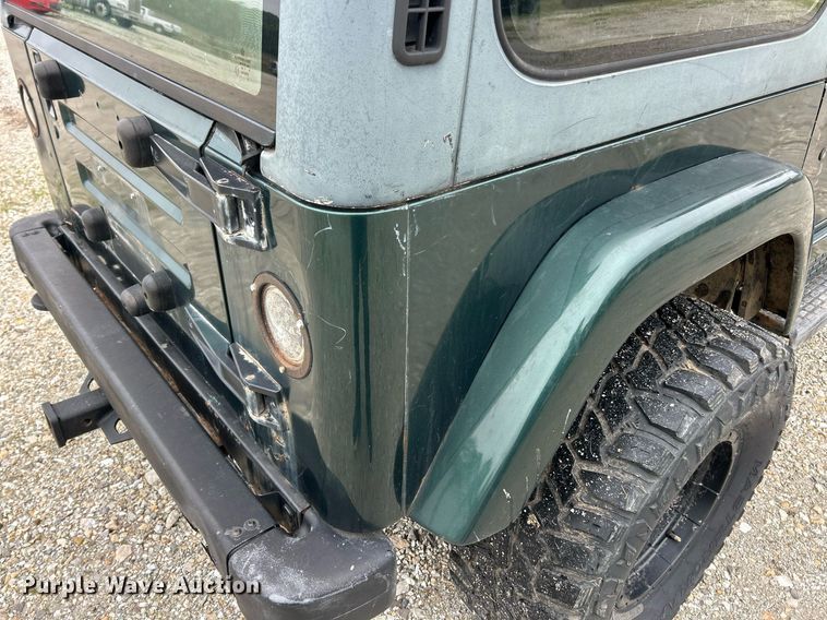 image for item EK8193 2000 Jeep Wrangler Sahara SUV