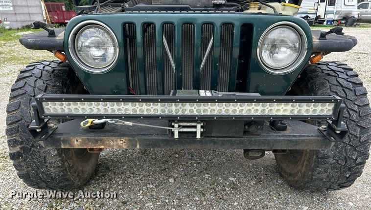 image for item EK8193 2000 Jeep Wrangler Sahara SUV