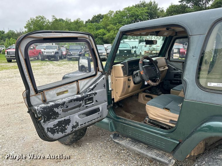 image for item EK8193 2000 Jeep Wrangler Sahara SUV