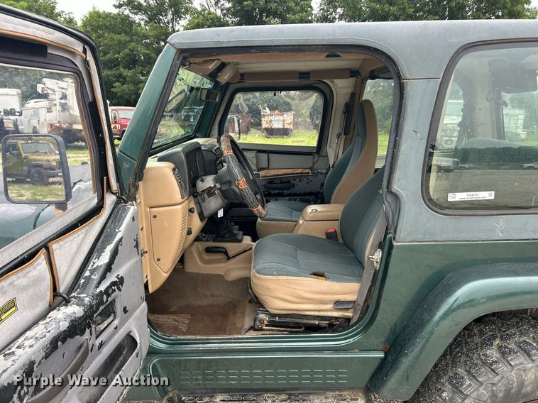 image for item EK8193 2000 Jeep Wrangler Sahara SUV