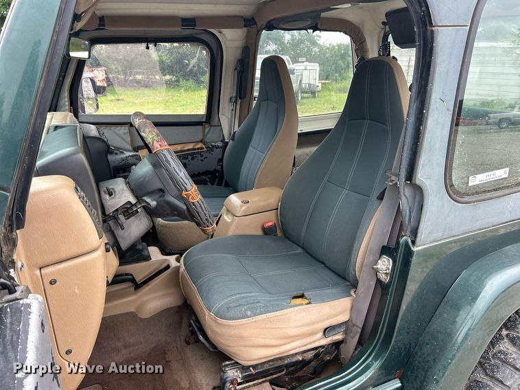 image for item EK8193 2000 Jeep Wrangler Sahara SUV