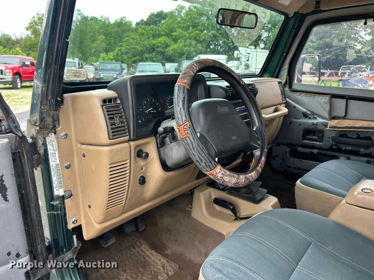 image for item EK8193 2000 Jeep Wrangler Sahara SUV