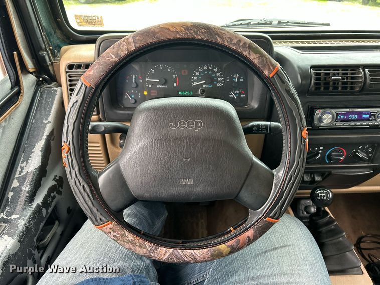 image for item EK8193 2000 Jeep Wrangler Sahara SUV