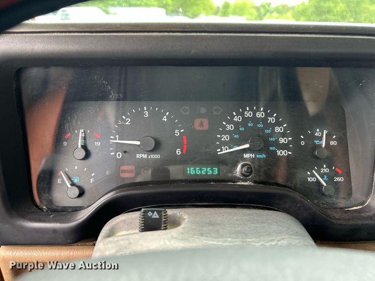 image for item EK8193 2000 Jeep Wrangler Sahara SUV