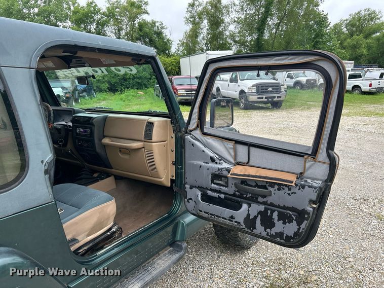 image for item EK8193 2000 Jeep Wrangler Sahara SUV