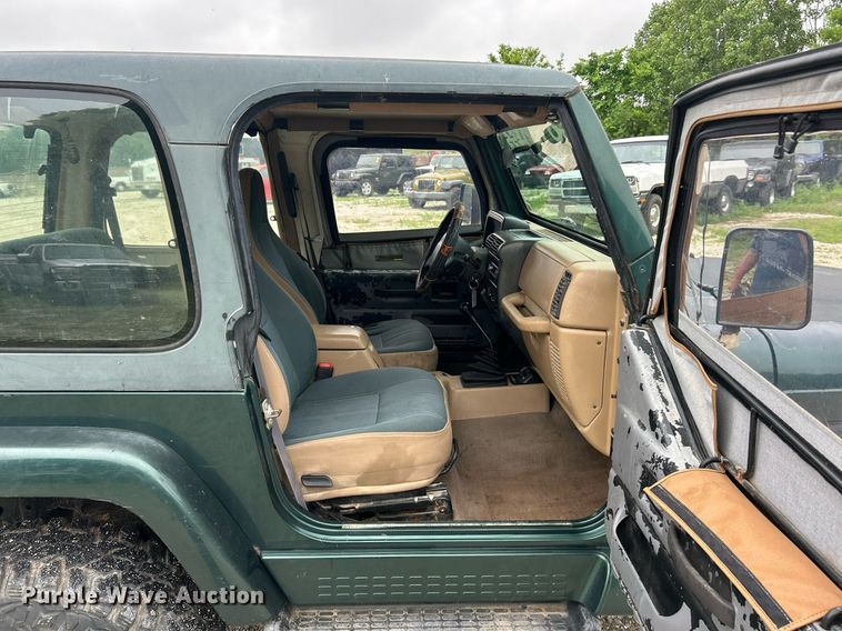 image for item EK8193 2000 Jeep Wrangler Sahara SUV