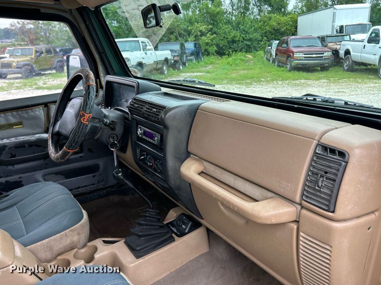 image for item EK8193 2000 Jeep Wrangler Sahara SUV