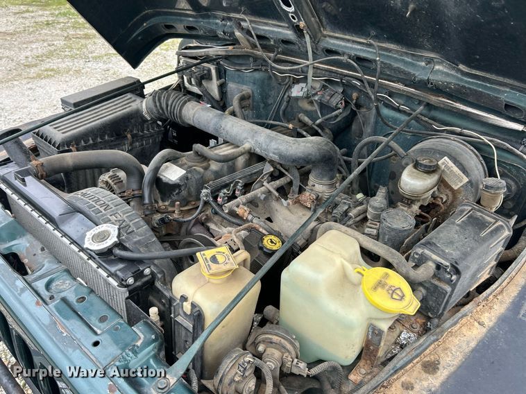 image for item EK8193 2000 Jeep Wrangler Sahara SUV