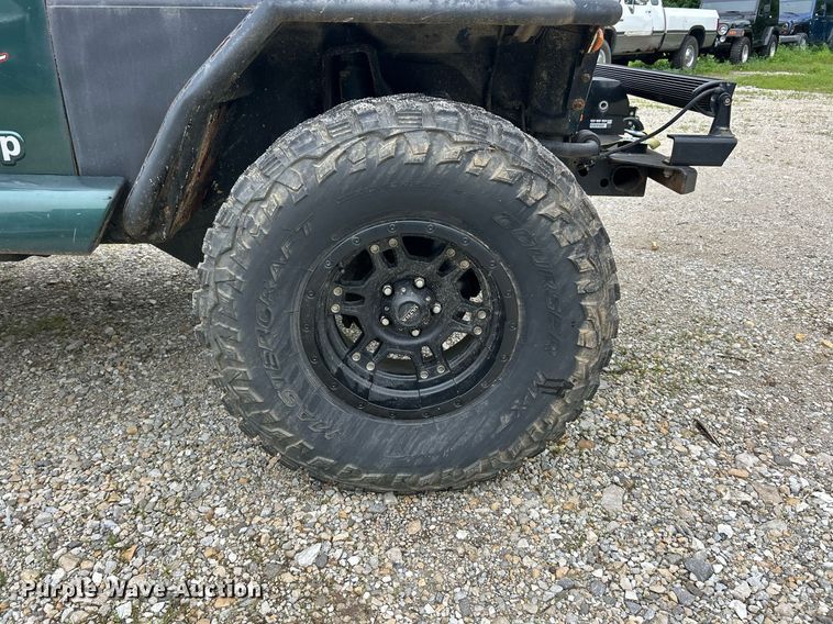 image for item EK8193 2000 Jeep Wrangler Sahara SUV