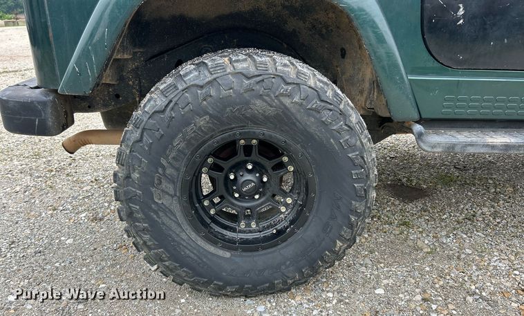 image for item EK8193 2000 Jeep Wrangler Sahara SUV