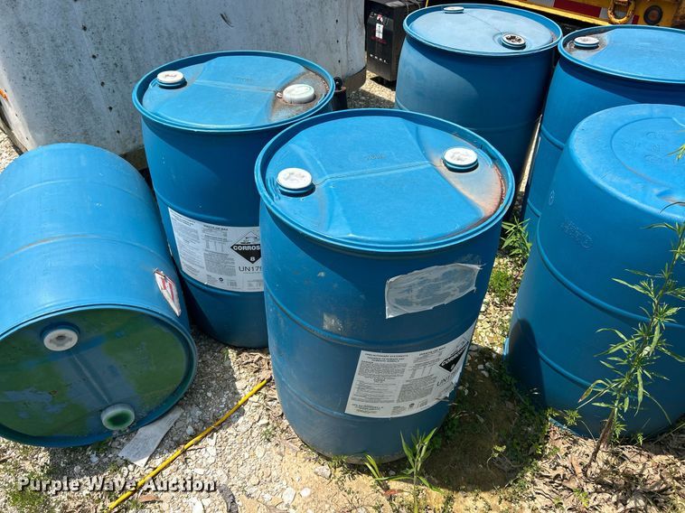 image for item EK8219 (31) plastic barrels