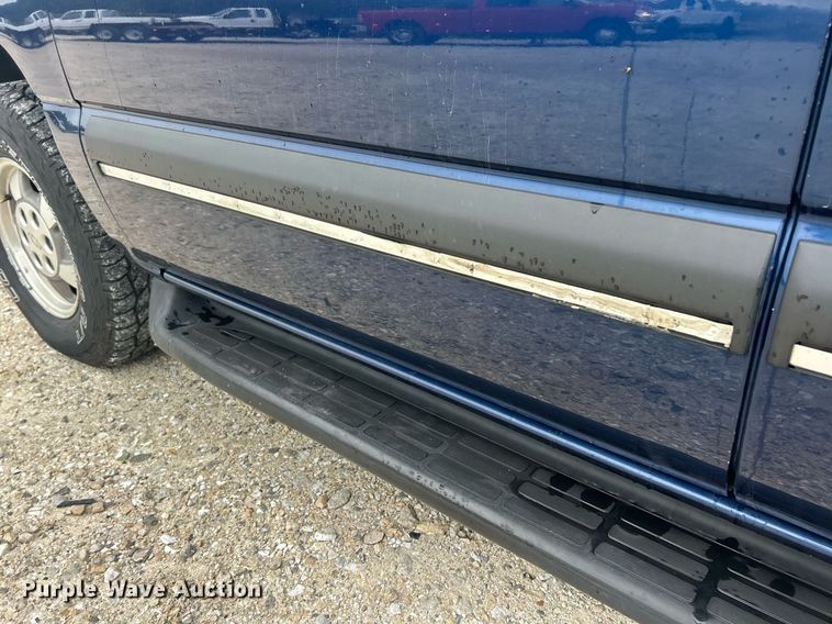 image for item EK8234 2002 Chevrolet Suburban  1500LT  SUV