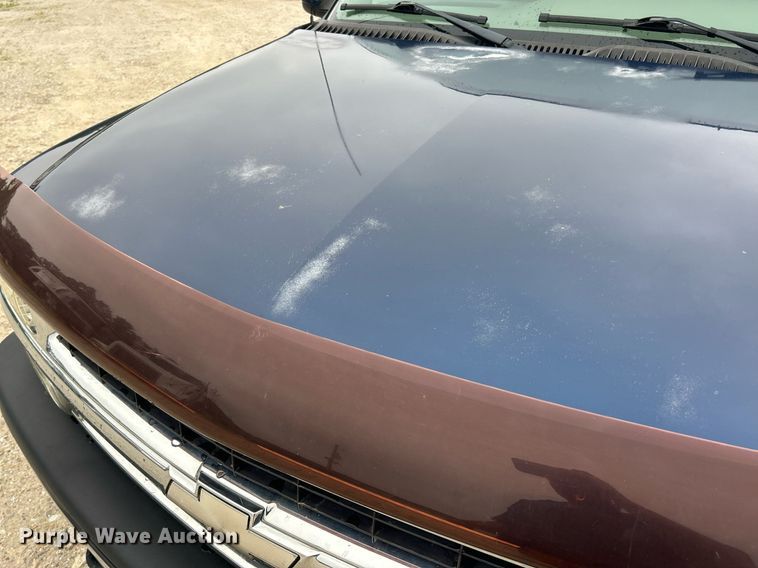 image for item EK8234 2002 Chevrolet Suburban  1500LT  SUV