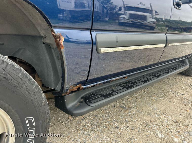 image for item EK8234 2002 Chevrolet Suburban  1500LT  SUV