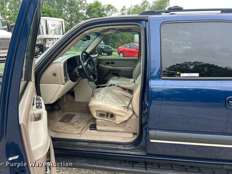 image for item EK8234 2002 Chevrolet Suburban  1500LT  SUV