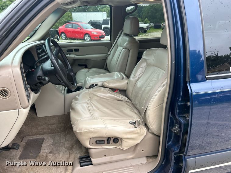 image for item EK8234 2002 Chevrolet Suburban  1500LT  SUV