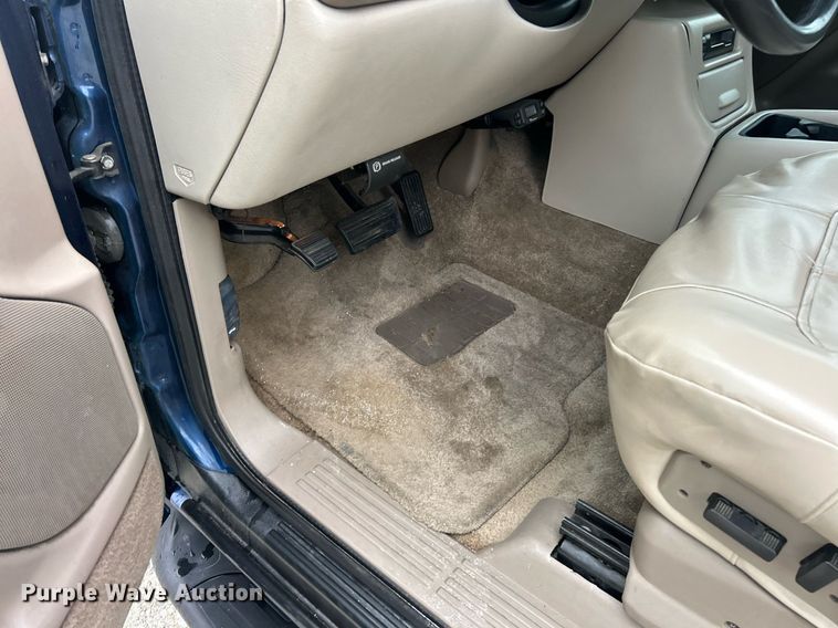 image for item EK8234 2002 Chevrolet Suburban  1500LT  SUV