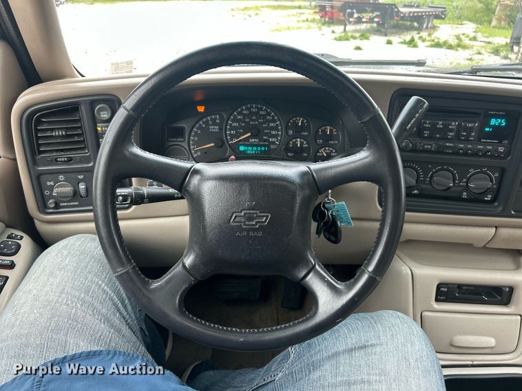 image for item EK8234 2002 Chevrolet Suburban  1500LT  SUV