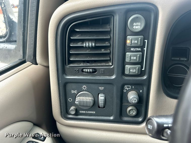 image for item EK8234 2002 Chevrolet Suburban  1500LT  SUV