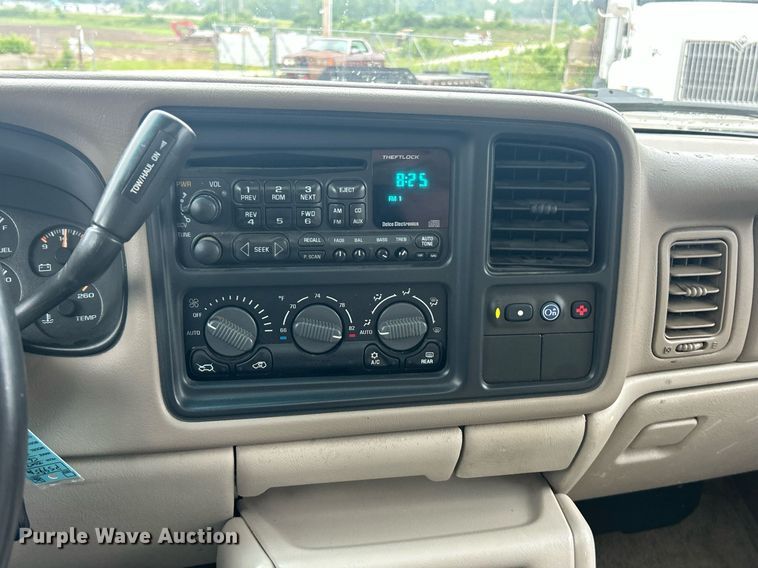 image for item EK8234 2002 Chevrolet Suburban  1500LT  SUV