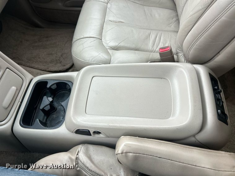 image for item EK8234 2002 Chevrolet Suburban  1500LT  SUV