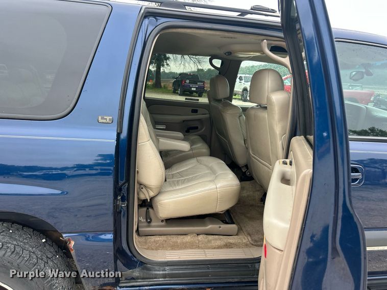 image for item EK8234 2002 Chevrolet Suburban  1500LT  SUV