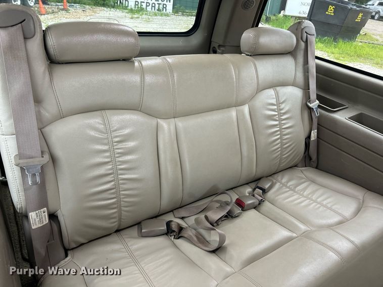 image for item EK8234 2002 Chevrolet Suburban  1500LT  SUV